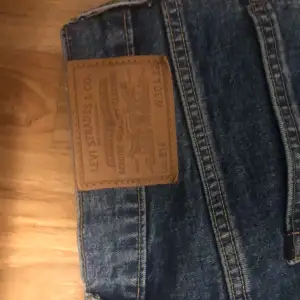 Levis jeans straight fit 514 väldigt bra skick