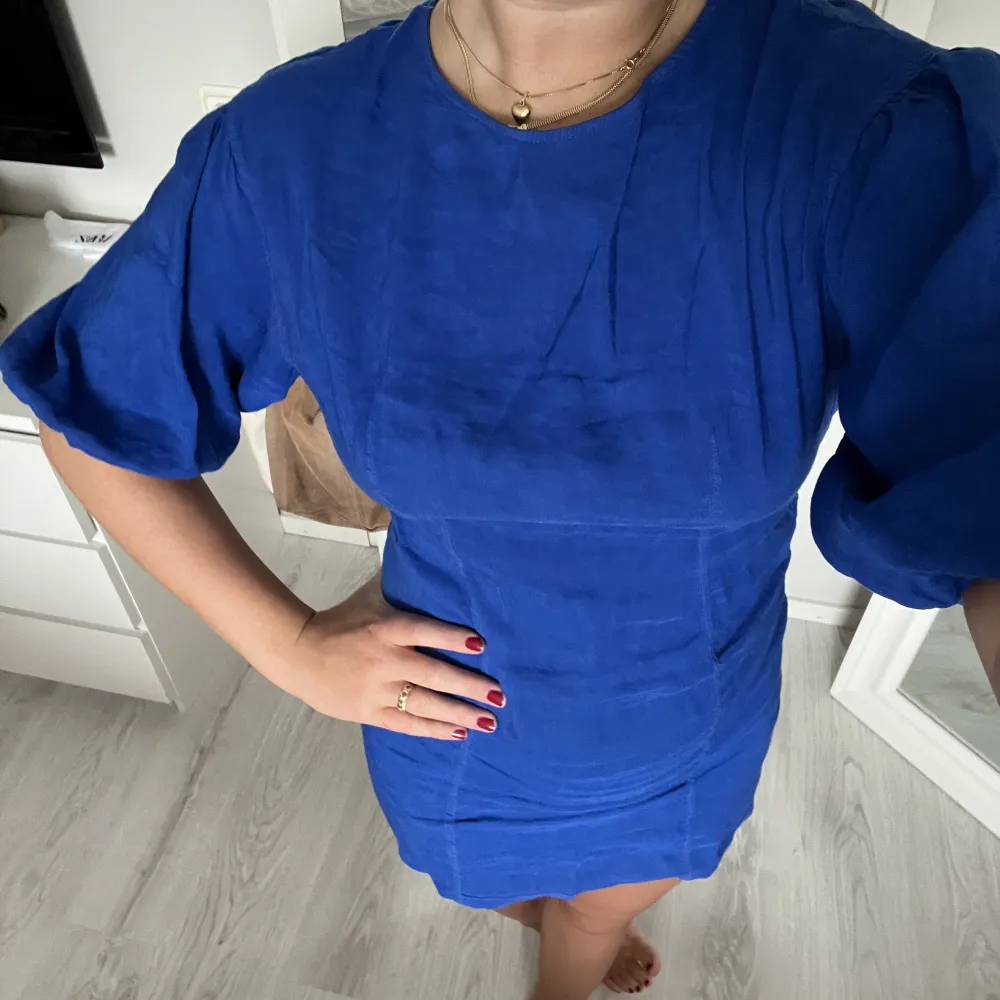 Denna superfina kornblåa klänningen med öppen rygg😍super bra skick aldrig använd. Klänningar.