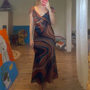 Unik Zaraklänning - Storleken S, kvinnlig form och har ej använts.