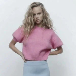 Zara t shirt - Snygg populär stickad tshirt från zara, använd 3 gånger