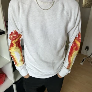 Our legacy tröja - Säljer denna our legacy tröja då den inte kommer till använding. Köpt för 4000kr. Bra skick. Säljer billigt för att den är ganska använd men finns inga slitage på tröjan