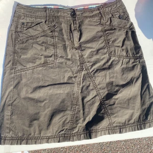 Kjol - Brun cargokjol grå Esprit. Storlek S/M