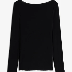 Intimissimi tröja storlek S - Intimissimi tröja svart i storlek S. Säljer även en i grön, mörkblå och begie så kika min profil🤍