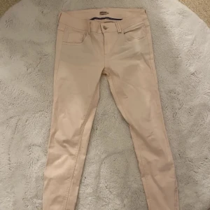 Stretchbyxor knappt använda W31 - Mkt fint skick 
