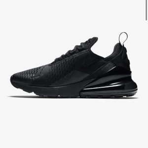 Nike skor  - Skriv privat för mer information  prisen kan diskuteras säljer dom eftersom de har blivit för små för mig. 