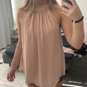Blus - Jättefin blus aldrig använd bara testad❤️ köpt från hm prislappen är kvar