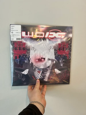 Bladee - Working On Dying. Vinylskiva  - Ny och inplastad. Skickas spårbart för 39:- via plick ”köp nu”. Kan också hämtas upp i Uppsala eller Gävle. Besök gärna våra butiker i ovan nämnda städer. Vid köp av flera skivor så samfraktar vi