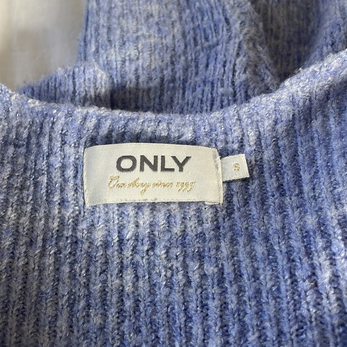 Blå stickad tröja - 90