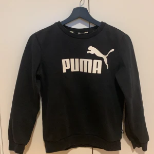 Svart Puma Crewneck - Knappt använd, bra skick, 11/12 år