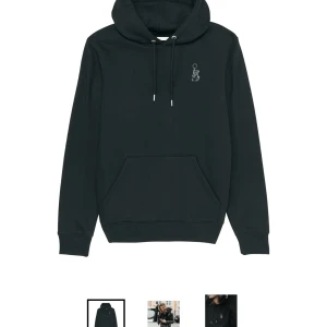 Juan Carlos hoodie Xs - Säljer en svart Juan Carlos hoodie ifrån Margaux Dietz i storlek Xs  skriv för mer bilder eller info 