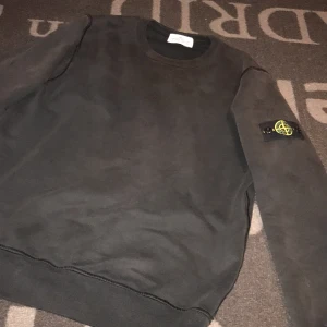 Stone Island tröja - Säljer min stone island tröja i storlek xs köpt på nk för 2 månader sen