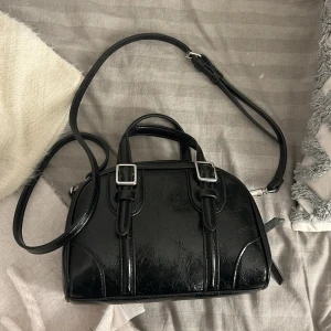 Zara väska - Kollar intresse på min zara väska som knappt är använd! Kom med prisförslag❤️