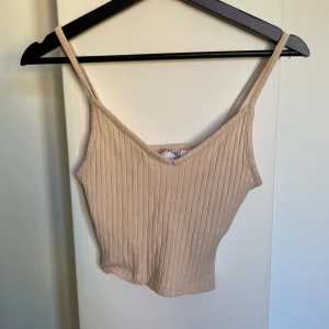 Väldigt ljusrosa linne - Aldrig använd. Stor i storleken.