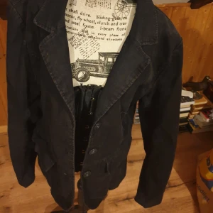 Manchester jacka - Manchester liknande jacka i bra skick!! Tror den är i storlek M/L?