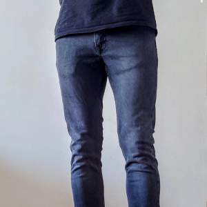 Jeans från Samsøe Samsøe 30/32 Style Stefan Jean 5891 Colour worn Black  92% bomull 6.% polyester 2% elastan  Passar mig 182 cm 77 kg