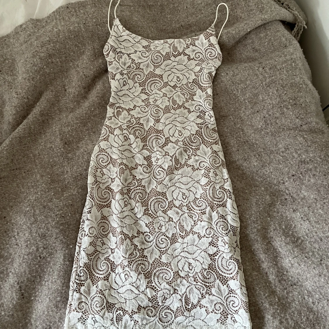 Vit spetsklänning strl S