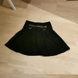 Killstar kjol - Killstar kjol, knappt använda och I bra skick