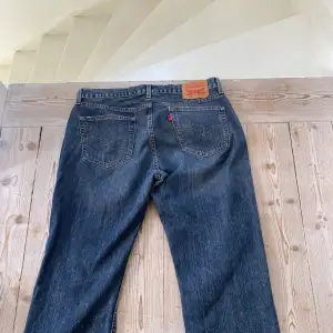 Säljer mina Levis 559 jeans i 34/32, det går bra att buda