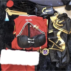 Beidou cosplay - Säljer min Beidou cosplay! Det enda felet med den är en liten spricka i visionen. Du får kostymen och allt som ingår med den {-peruken} 