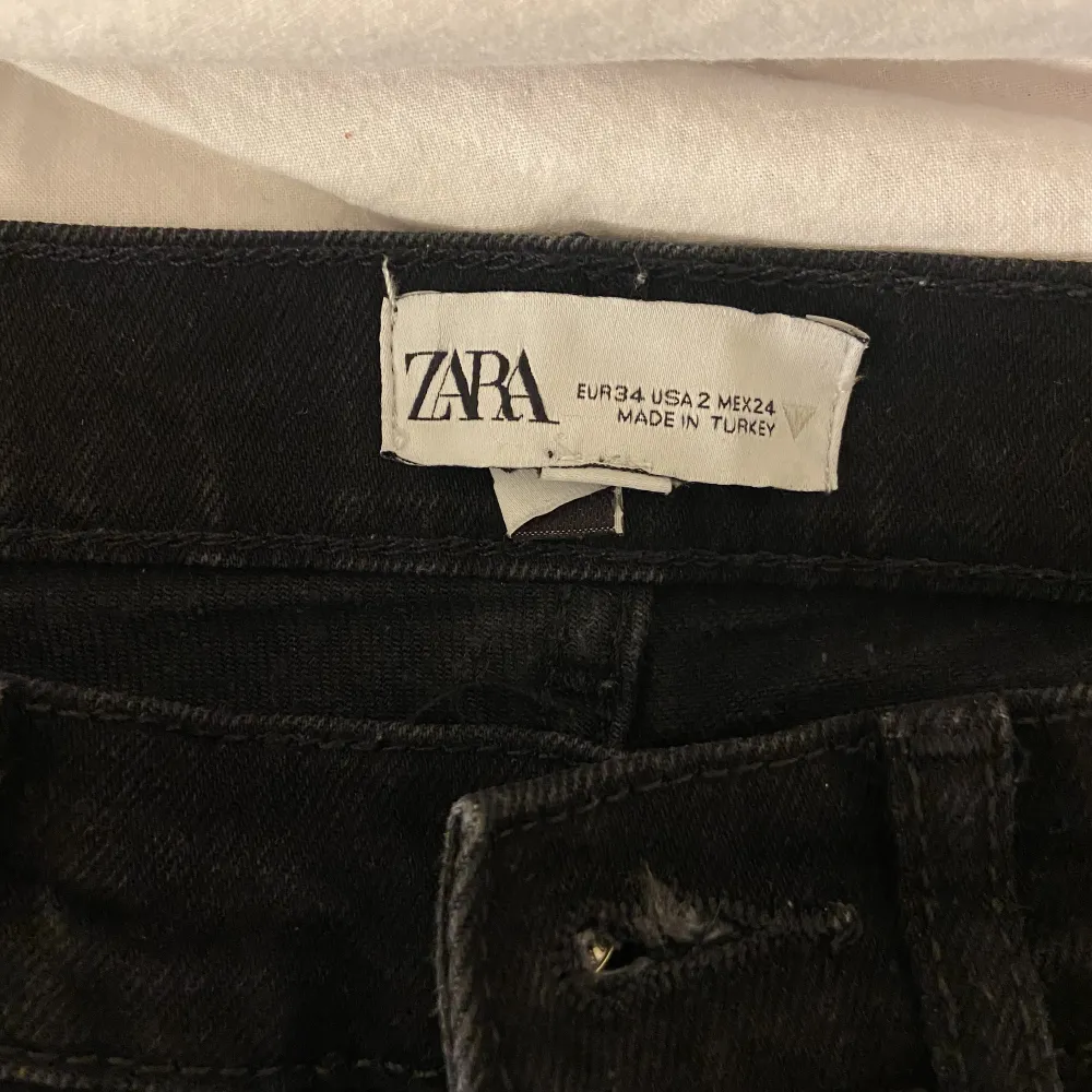 Lågmidjade bootcut jeans från Zara. Jeans & Byxor.