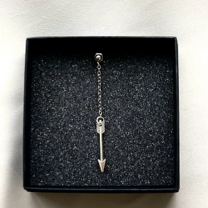 Pil örhänge silver🪩 - Unikt örhänge i silver.🪩🪩🪩🏹(styck pris)