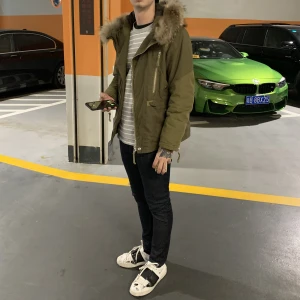 Undercover Jacka  - Militär/Quiltad jacka från Undercover. Säsongen med JohnUndercover. Köpt av mig på Lane Crawford för 5000:-. Japansk storlek 2. Skulle säga S. Avtagbar päls