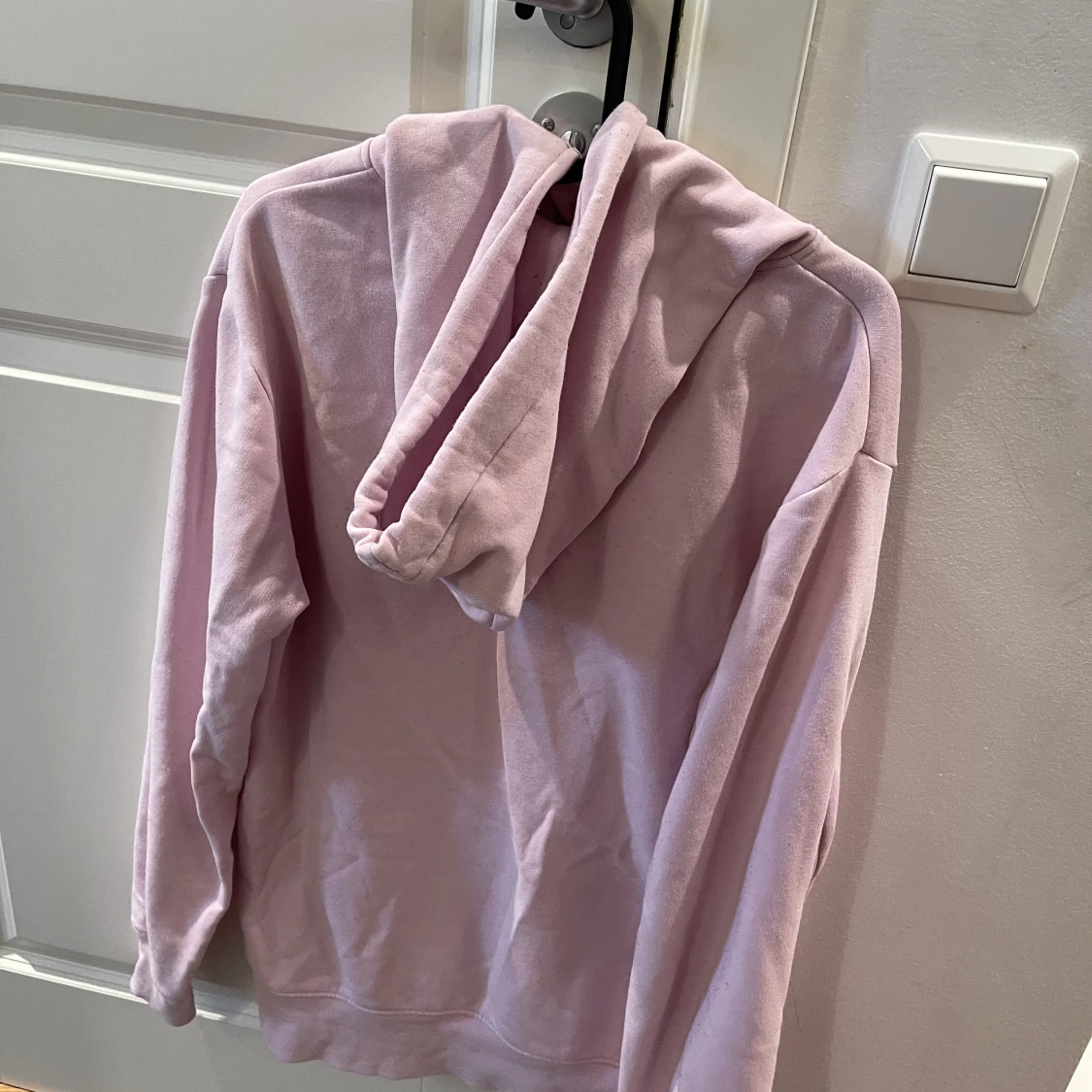 Rosa Hoodie med tryck  - 90