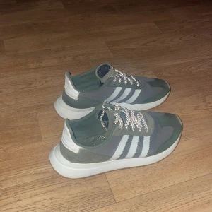 Adidasskor - Bra skick! Storlek 38🥰