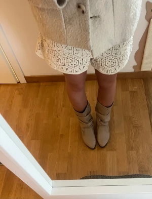 Stövlar - Säljer mina sjukt snygga stövlar, passar perfekt nu till hösten och är extremt sköna, helt nytt skick pågrund av fel storlek på dessa. 