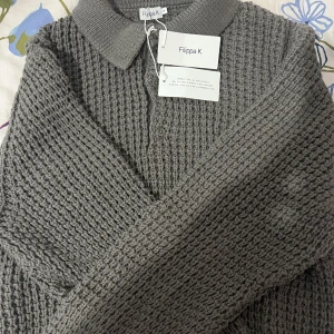 Tröja  - Fellipa k tröja väldigt fin har aldrig använt är får stor men så fin pris lapen sitter kvar pris kan tiskuteras vid snabba Affärer