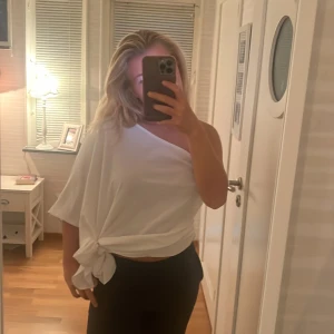 Blus - Säljer denna blus ifrån zara då den inte kommer till användning 