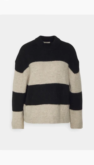 Stickad tröja  - Stickad tröja från Gina, använd fåtal gånger, bra skick!💕 ursprungsspris 359 men säljer för 150!