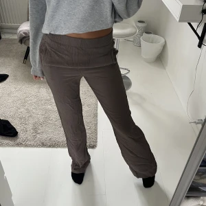 Bruna byxor  - Bruna snygga byxor från Zara. Storlek S! Använt fåtal gånger! 