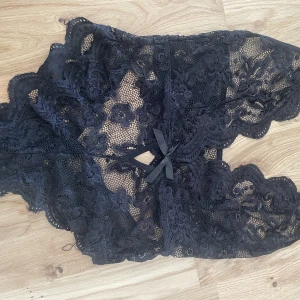 Body - Simpel svart body i spets, använd fåtal gånger