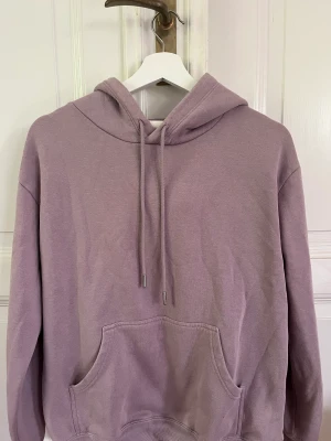 Lila hoodie!  - Lila hoodie från Hm. I bra skick🙌