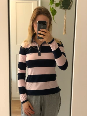 Tröja med krage  - Aldrig använd 