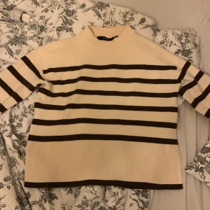 Långärmad tröja - Snygg långärmad tröja från Vero Moda, knappt använd. 