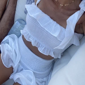 Matchande set - Fint somrigt set Storlek s passar nog bättre på XS Priset är för båda delarna 