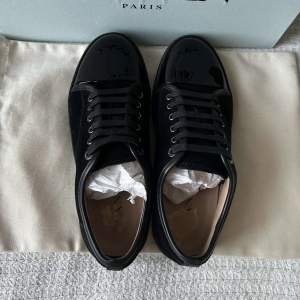 Hel svarta lanvin skor, har online kvittot. Kan prutas vid snabbt köp!