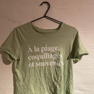 Fin t-shirt - En fin t-shirt som är perfekt till sommar/vår.