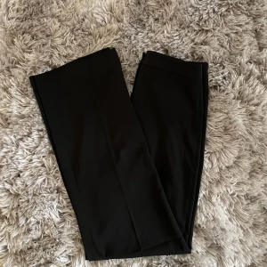 Nya kostymbyxor  - Helt nya men utan lapp. Strl 36