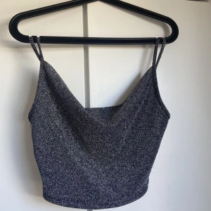 Fest topp - Glitter topp som knappt är använd 