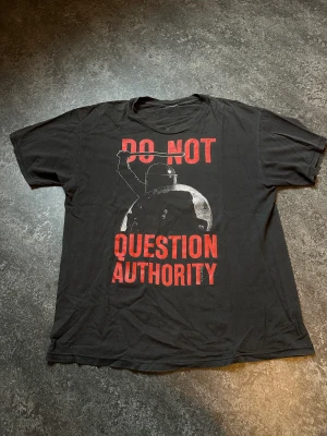Vintage Tee  - Riktigt galen tee inköpt på ettresex. Unik o perfekt vintage tröja