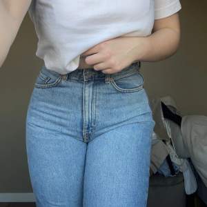 Weekday jeans, Waist 29 och Lenght 28. Säljer då de är lite korta på mig, jag är 169 cm. 