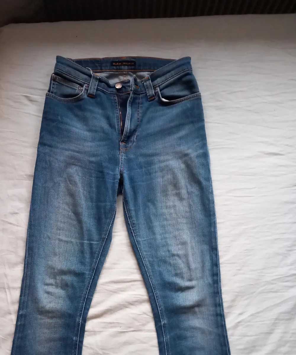 Nudie jeans som är i jättefint skick✨️ säljer då dem va lite för små för mig💓. Jeans & Byxor.