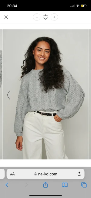 Kabelstickad tröja - En grå Kabelstickad tröja från nakd som är slutsåld.🌼