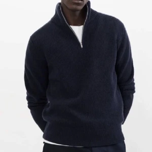 soft goat halv zip - Stickad Soft goat halv zip storlek S, nypris 2300:- mitt pris 1200:-, endast swish 