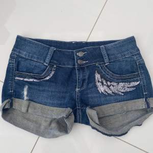 Low waist shorts with glitter