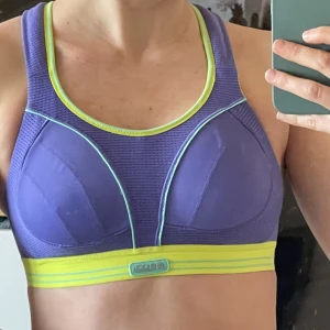 Sport Bh - Sport Bh från shock absorber (mitt favvomärke men denna va för liten). Endast testad. Storlek XS-S✨🏃‍♀️