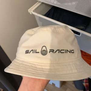 Säljer min sail racing fiskehatt  Köpt för 250kr Mitt pris 75kr 